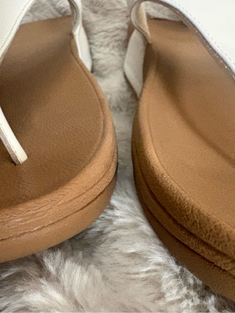 Fitflop LuLu Toe-Post sandals. Color White.  Size 9. - Picture 4 of 12
